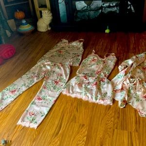 Beautiful new 5 piece pj set
